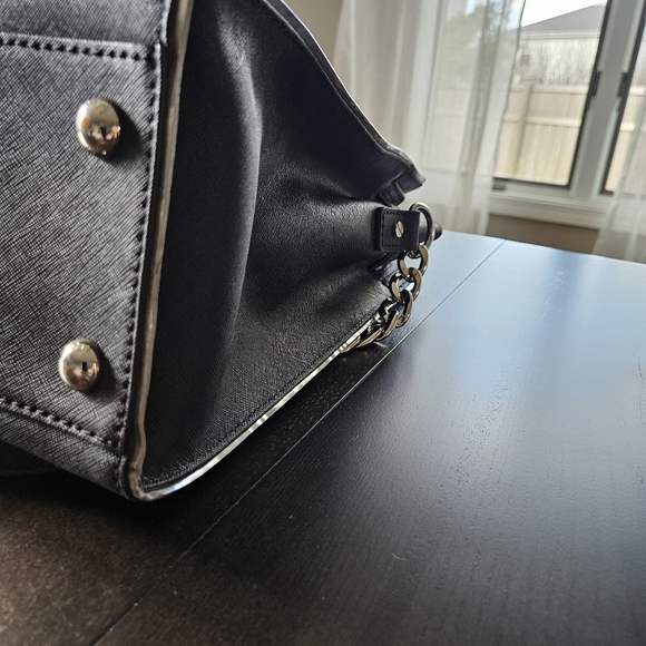 Micheal Kors Hamilton Bag - Picture 10 of 13